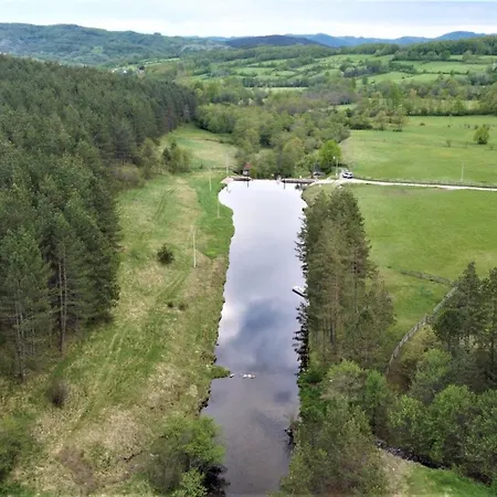 Ispod Subjela Βίλα *