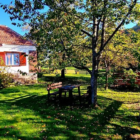 Ispod Subjela Βίλα *