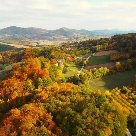 Ispod Subjela Βίλα *